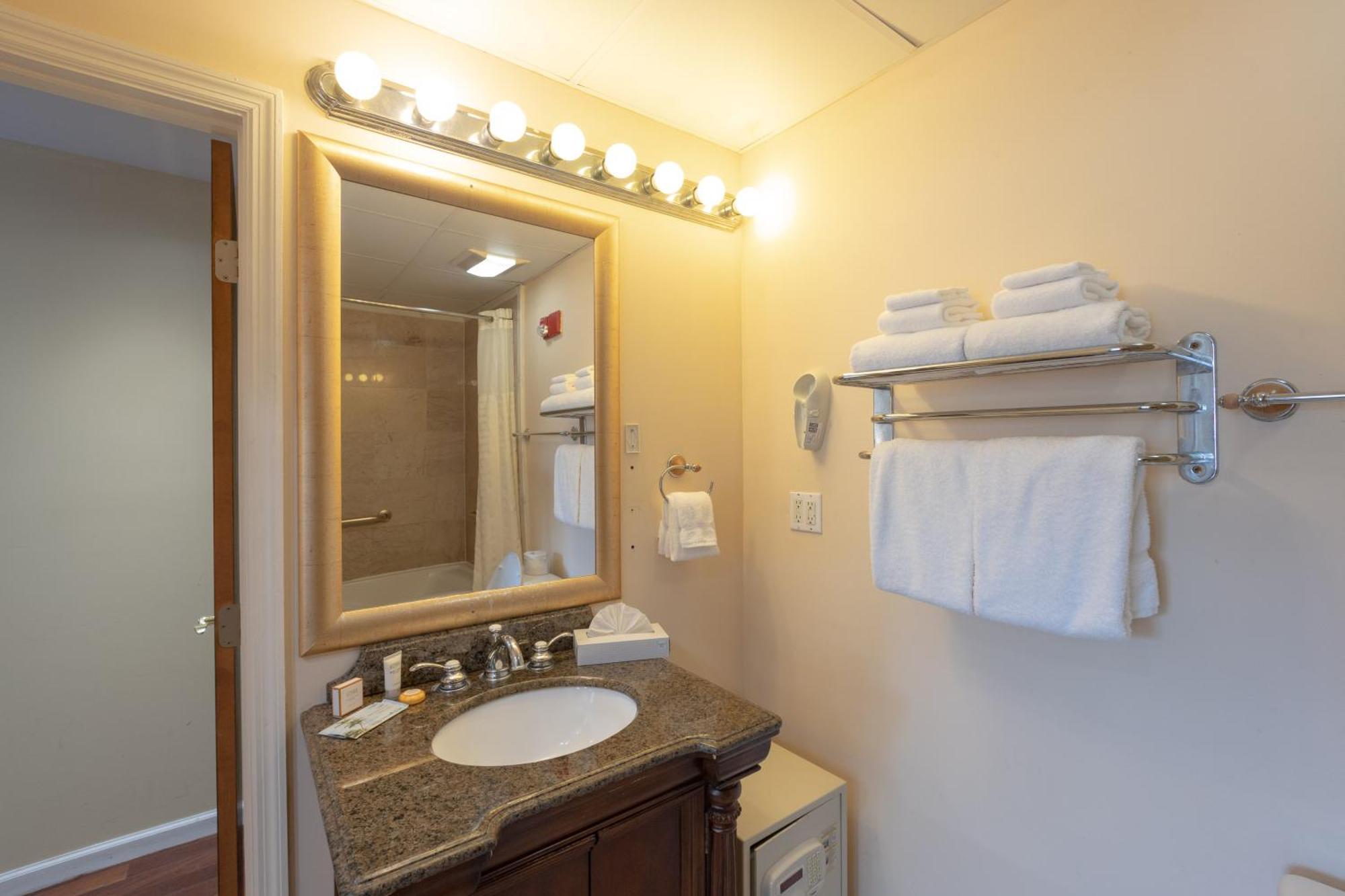 Ocean Inn & Suites St. Simons Island Экстерьер фото